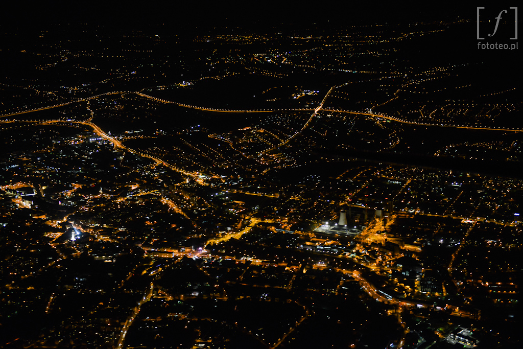 Fotografia Bielska-Białej z lotu ptaka nocą