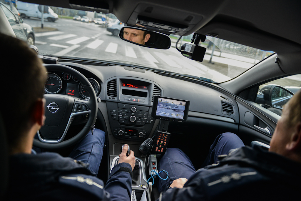 Bielsko-Biała: patrol w nieoznakowanym radiowozie Opel Insignia