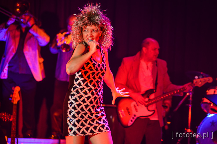 Iwona Purzycka na scenie jako Tina Turner