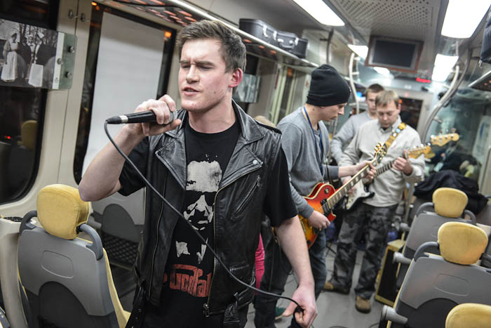koncert rockowy w pociągu WOŚP