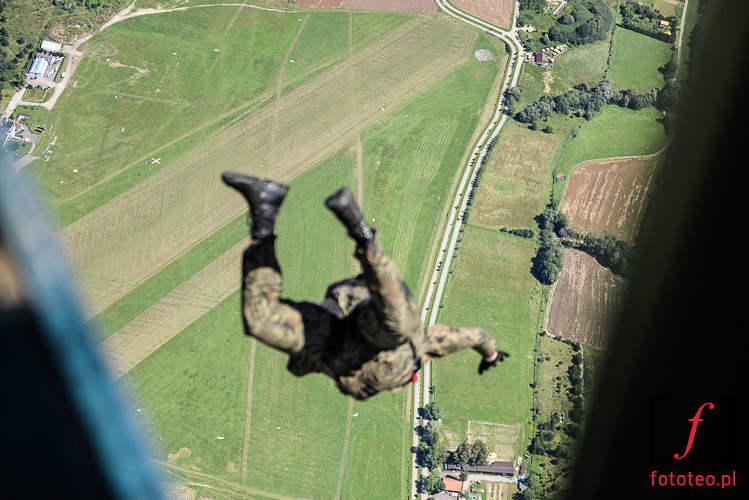 Skoki spadochronowe paratrooper jump