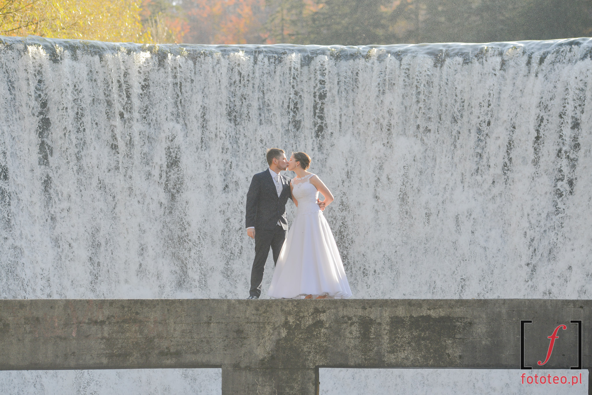 Ślubna sesja przy wodospadzie w Wiśle