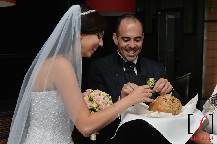 Powitanie chlebem i sola na weselu