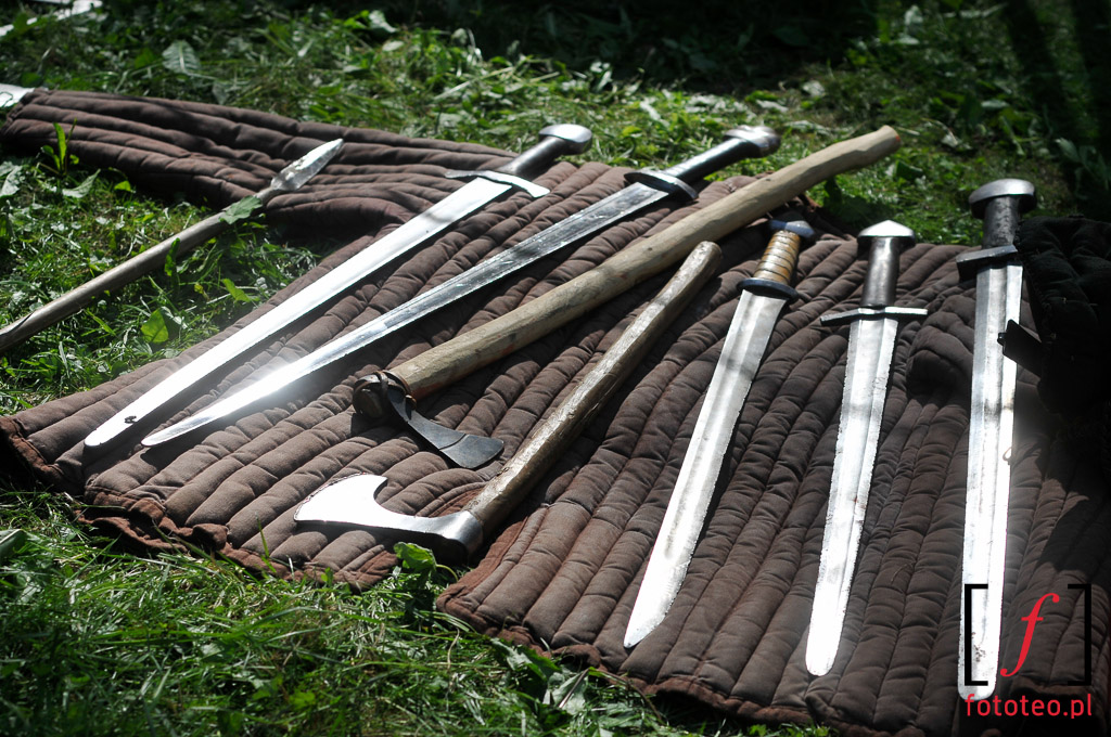 Broń: miecze i siekiery wojów średniowiecznych