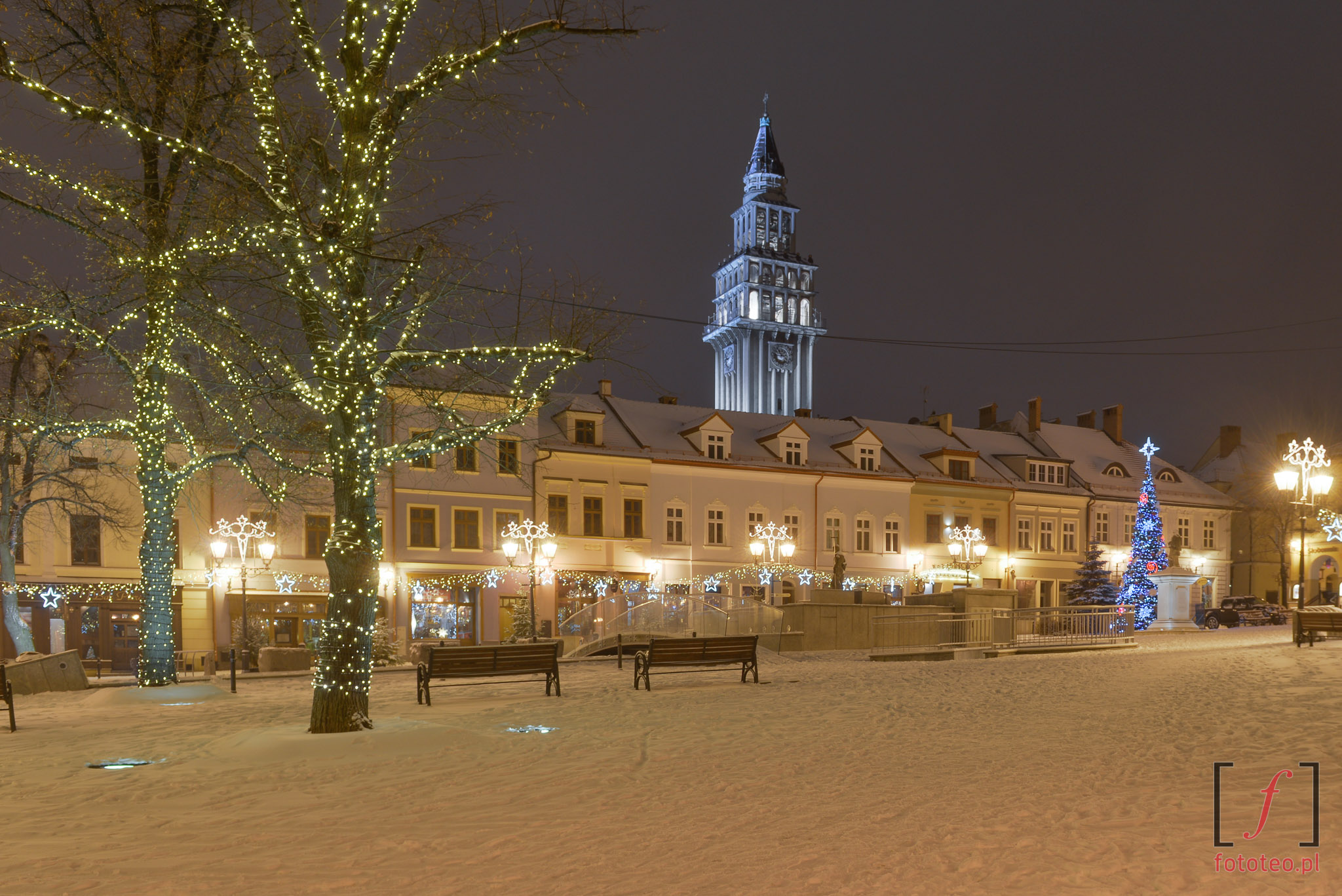 Rynek w Bielsku-Białej zimą w nocy