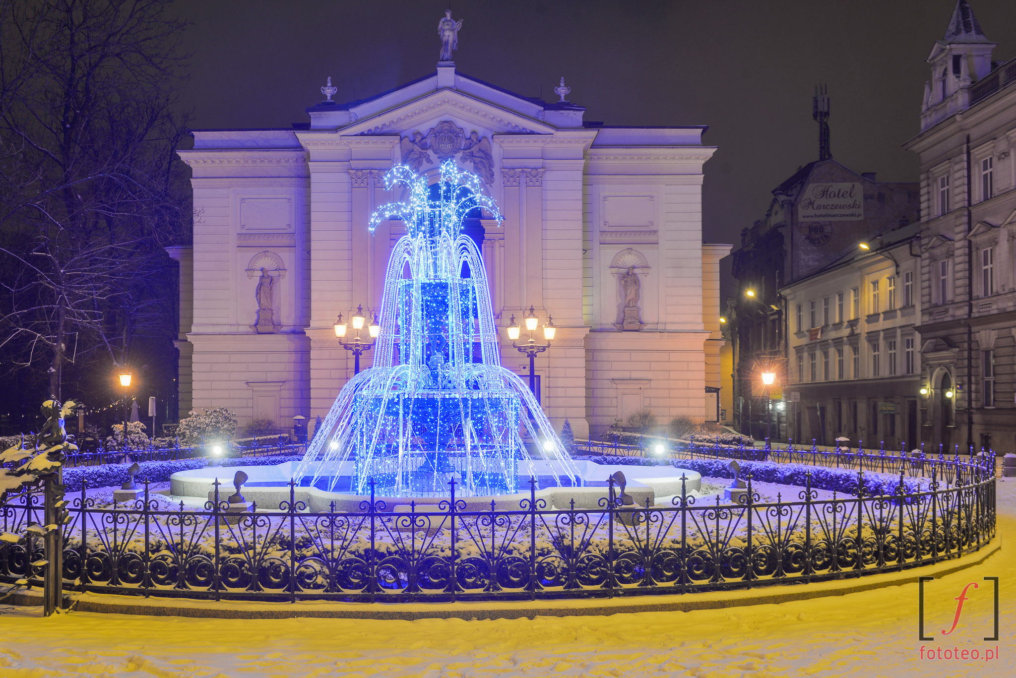 Teatr Polski i fontanna w Bielsku-Białej