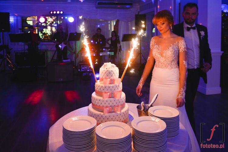Krojenie tortu ślub