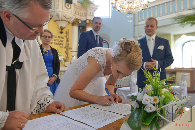 Podpisywanie aktu małżeństwa