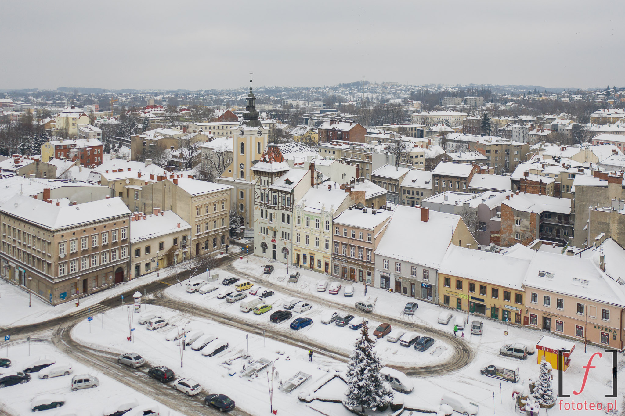Plac Wojska Polskiego zasypany sniegiem